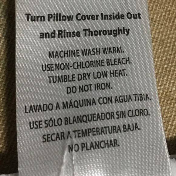 Pillow protector mainstays standard queen zips New or Like new - Picture 8 of 9